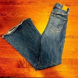 💙AMERICAN EAGLE SUPER HIGH RISE FLARE💙